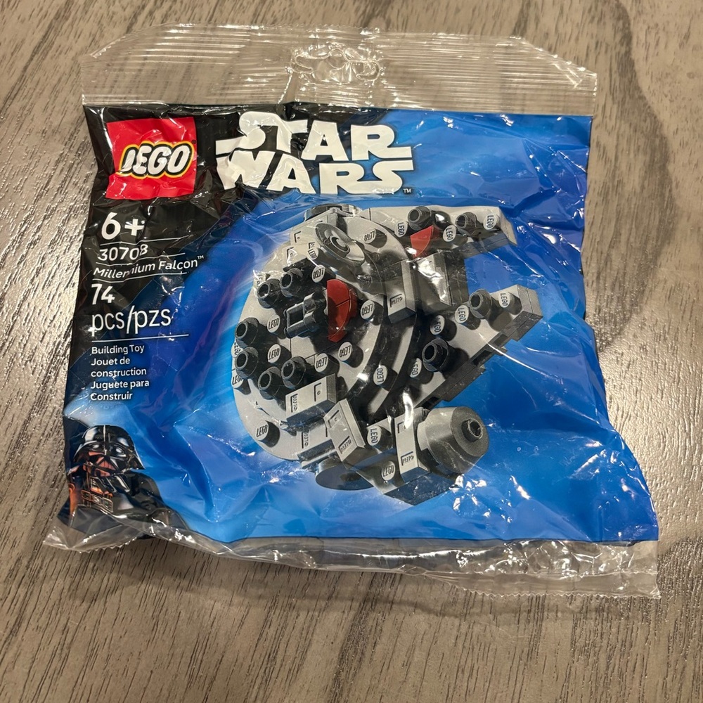 * New LEGO Star Wars Millennium Falcon Microfighter 74 pieces